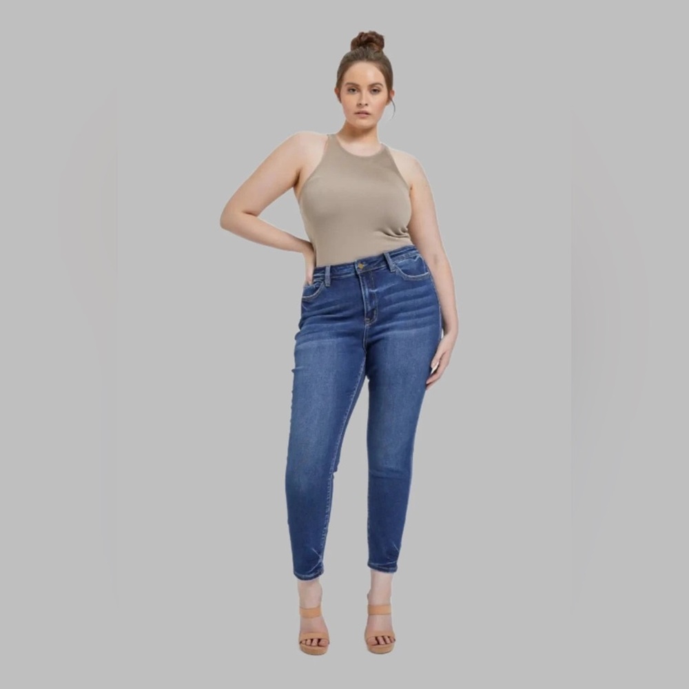 NWOT Mica High Rise Ankle Length Super Stretch Skinny Jeans With Minor Distress